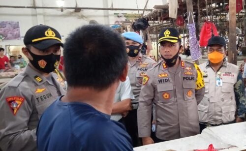 Tak Mau Pakai Masker, Pedagang Di Pasar Kite Sungailiat Disuruh Baca Pancasila