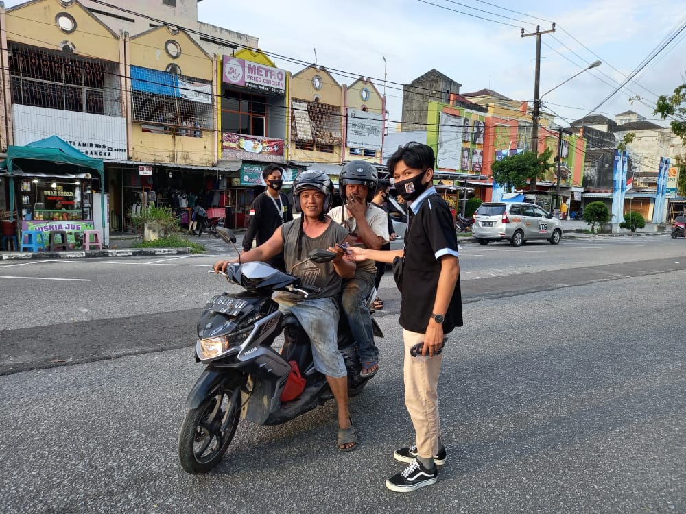 Anniversary Ke-3 Tahun, Komunitas Mx Style Bangka Bagi-bagi Masker Gratis Ke Pengguna Jalan