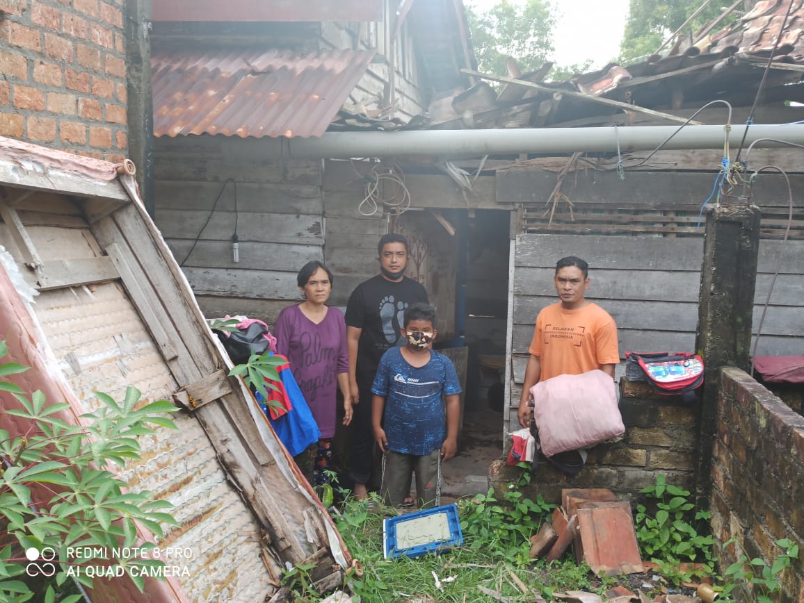 Dua Rumah Roboh Dihantam Puting Beliung, Sudah Ketiga Kali Di Sungailiat