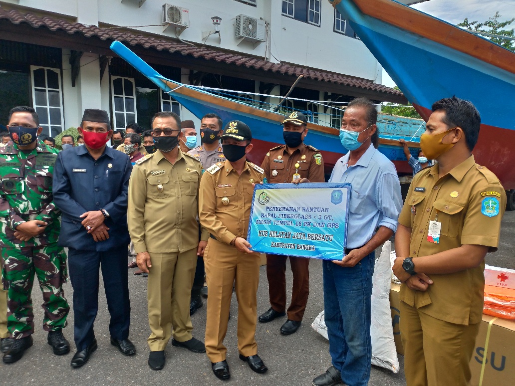 Mulkan Serahkan 10 Unit Kapal ke KUB di Dua Tahun Kepemimpinannya