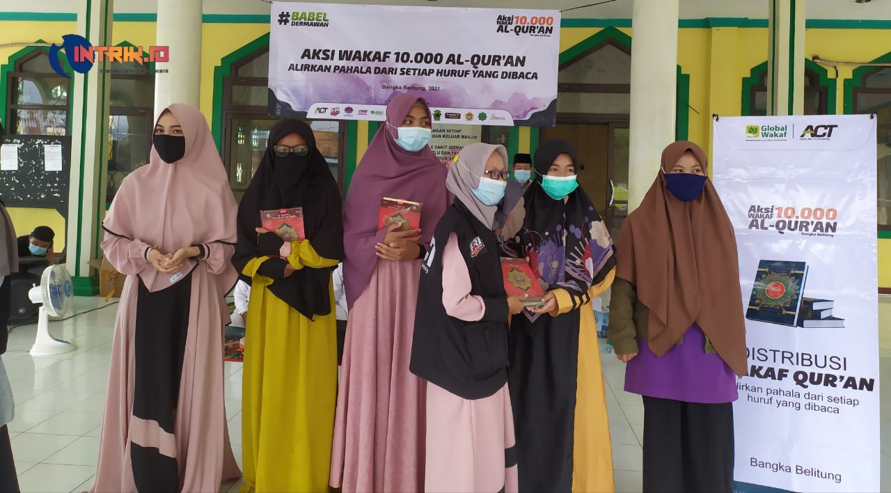 Perpaduan Komunitas dan Organisasi Wakafkan Puluhan Ribu Al – quran