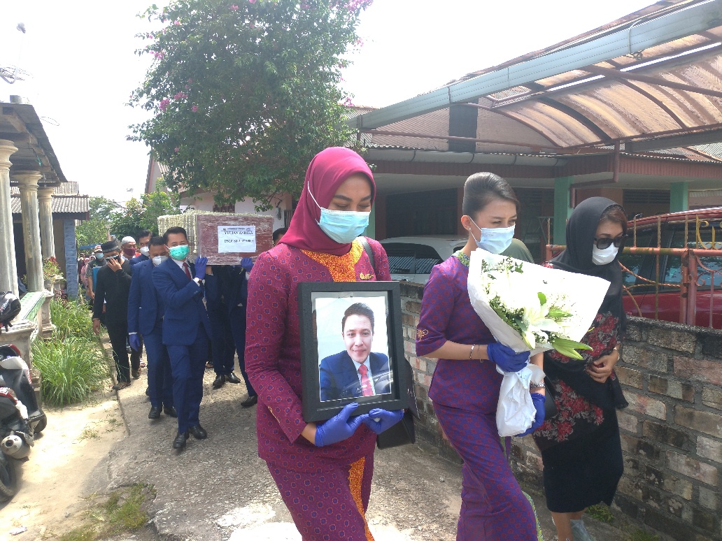 Jenazah Pramugara Sriwijaya Air SJ-182 Disambut Tangis Keluarga