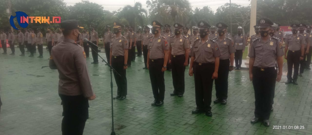 Diguyur Hujan, 60 Personil Anggota Polres Bangka Naik Pangkat
