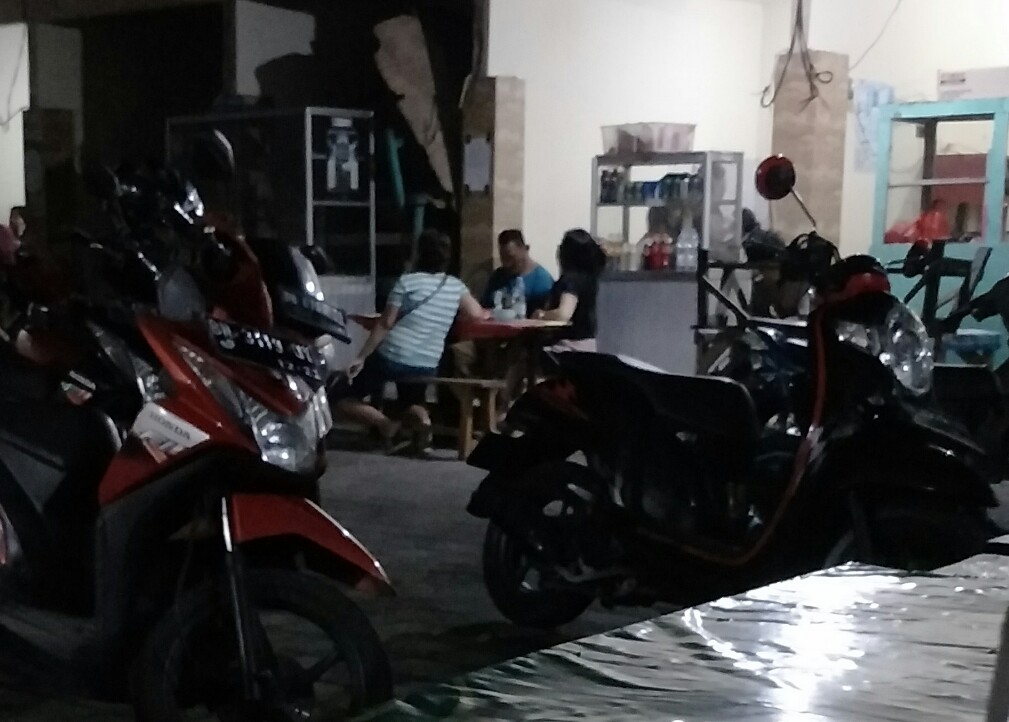 Selain Makanan, Pasar Mambo Sediakan Bir dan Wanita