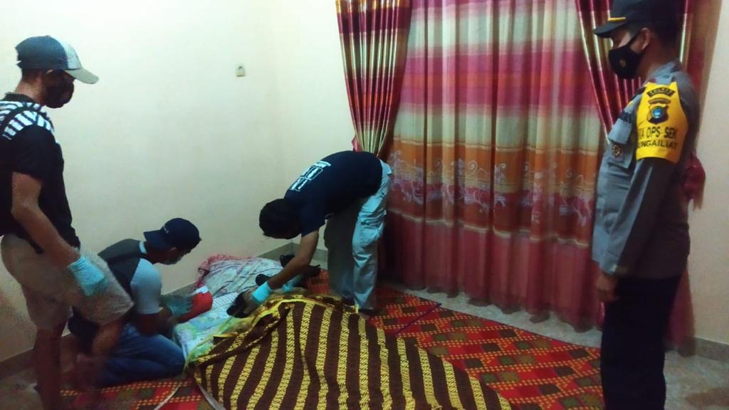 Pemuda 21 Tahun Gantung Diri di Pintu Kamar