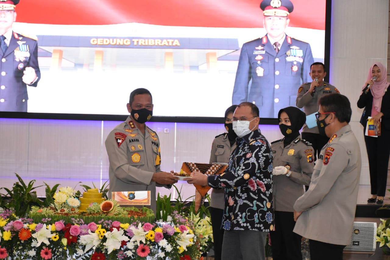 Gubernur Babel Dapat Pin Emas Dari Kapolda