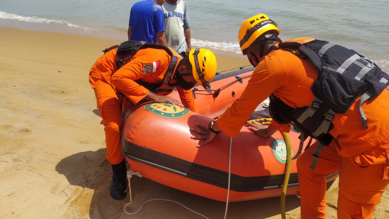 Seorang Pemancing Hilang di Perairan Pantai Pasir Kuning Tempilang