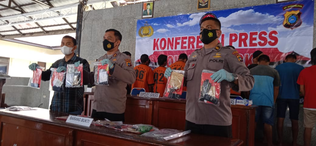 Mantan Polisi Telan Bungkusan Sabu Saat Digrebek