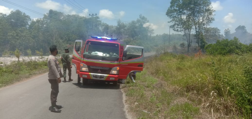 Damkar PT.Timah Padamkan Kobaran Api !
