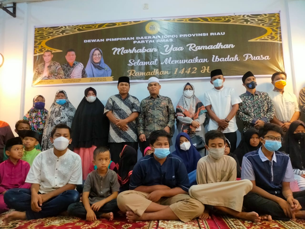 Resmikan Kantor Baru, DPD Partai Emas Santuni Anak Yatim