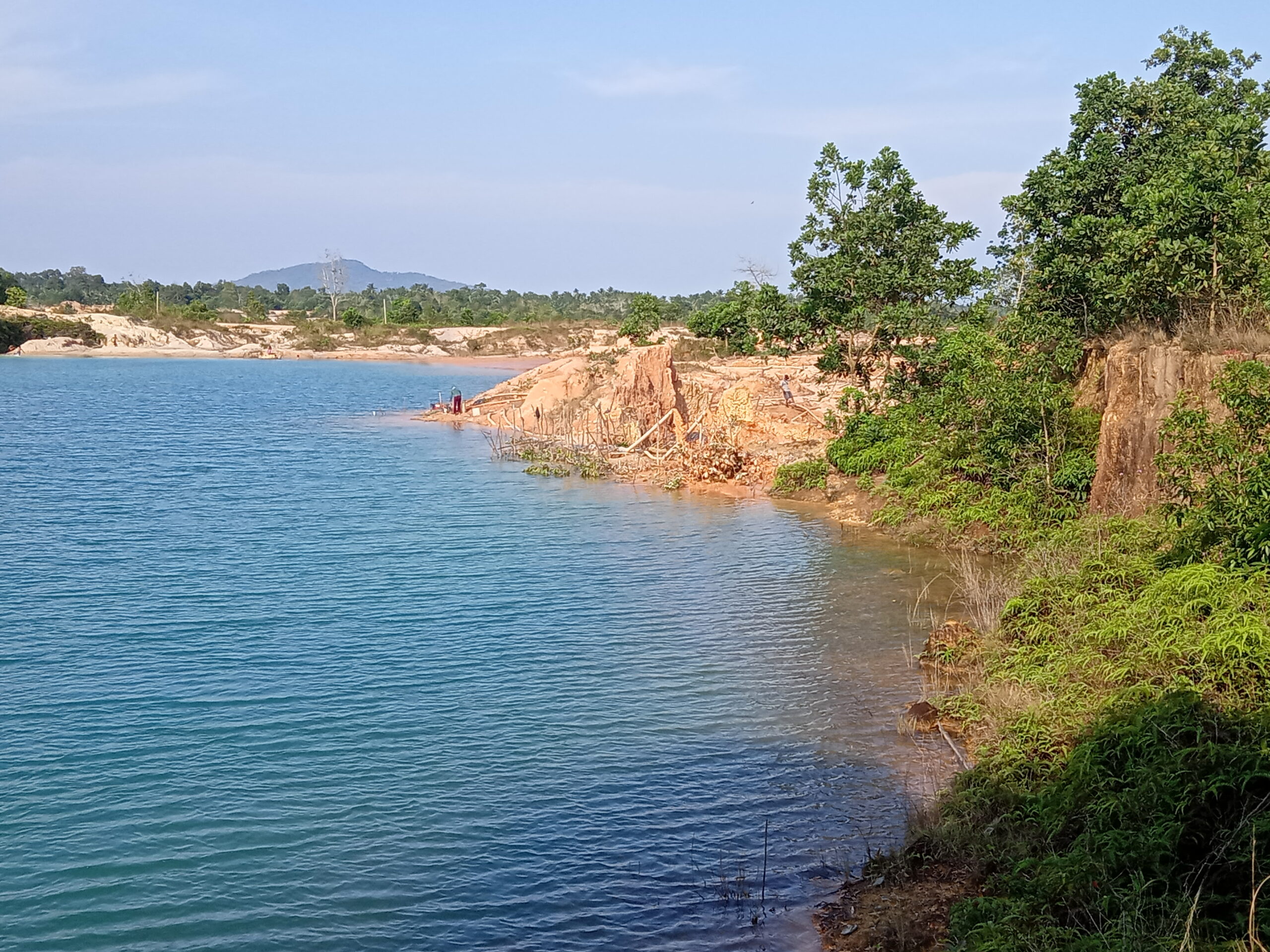 Kolong Biru ‘Dihajar’ TI, Warga Takut Jalan Putus