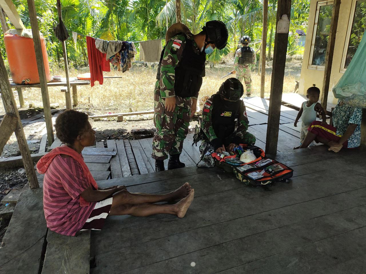 Ternyata Ini Yang Dilakukan TNI Agar Dekat Dengan Warga Perbatasan Papua