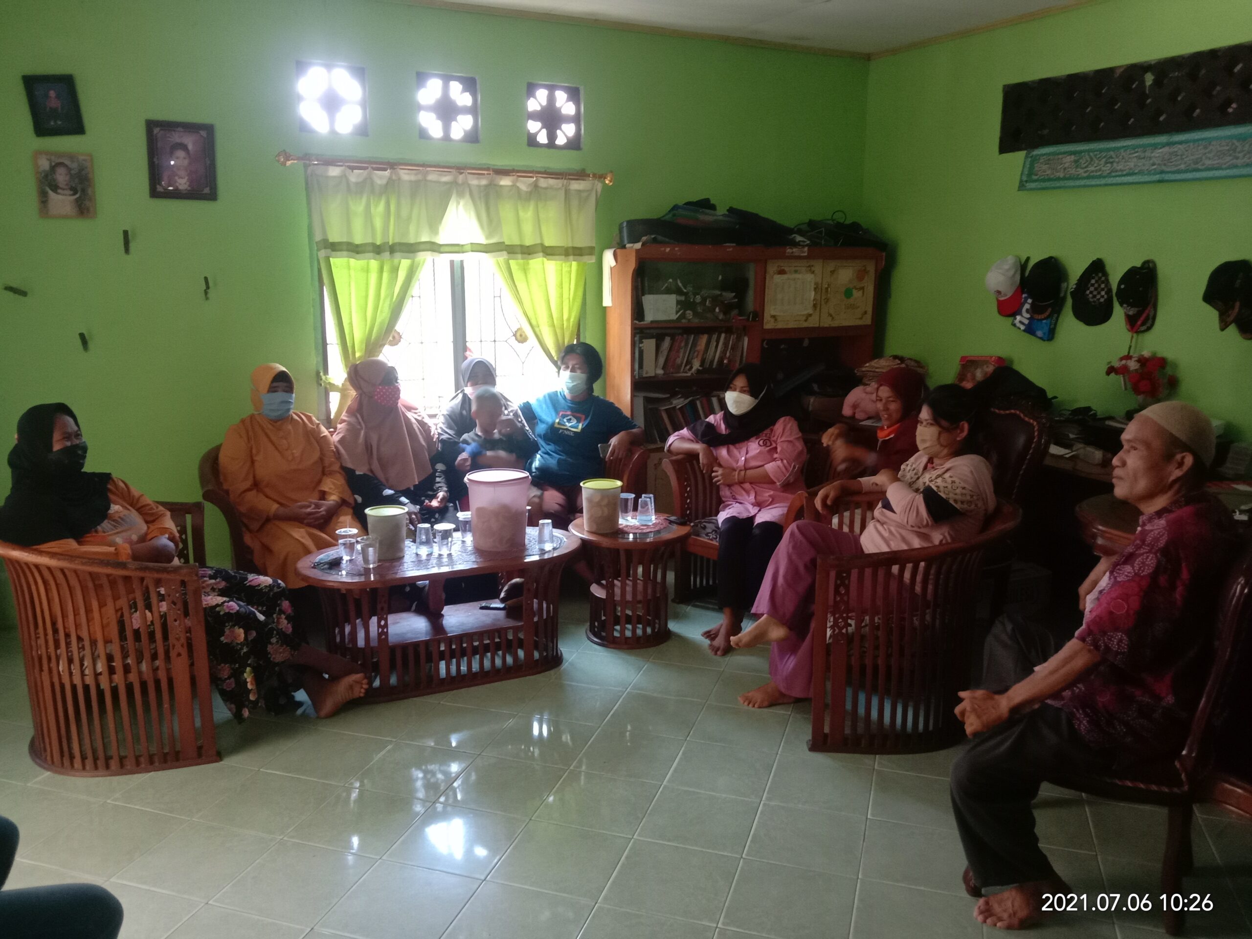 Dituding Mengelola Dana Kompensasi KIP IUP Swasta, Emak – Emak Datangi Rumah Fitri