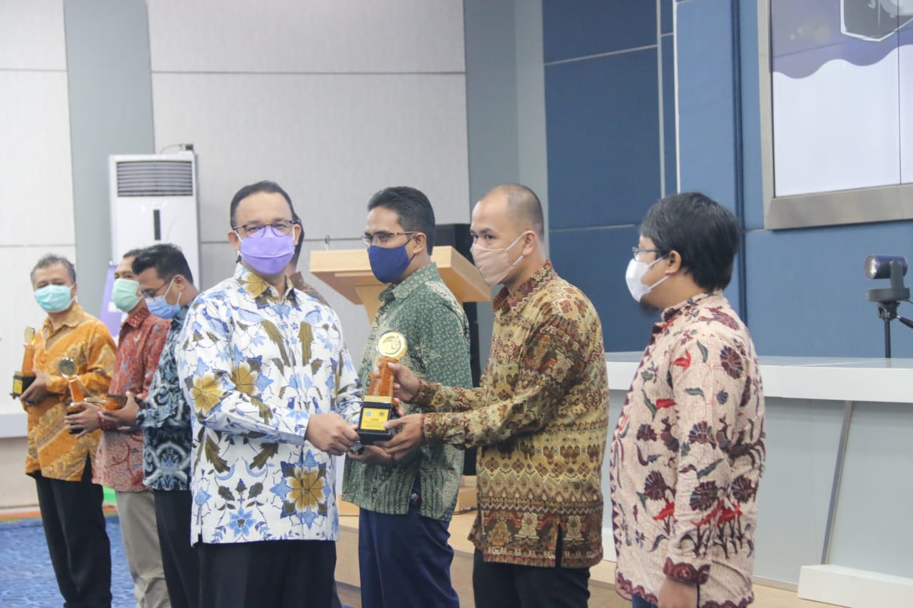 Gubernur DKI Jakarta Serahkan Penghargaan, Juara Lomba Karya Jurnalistik MHT