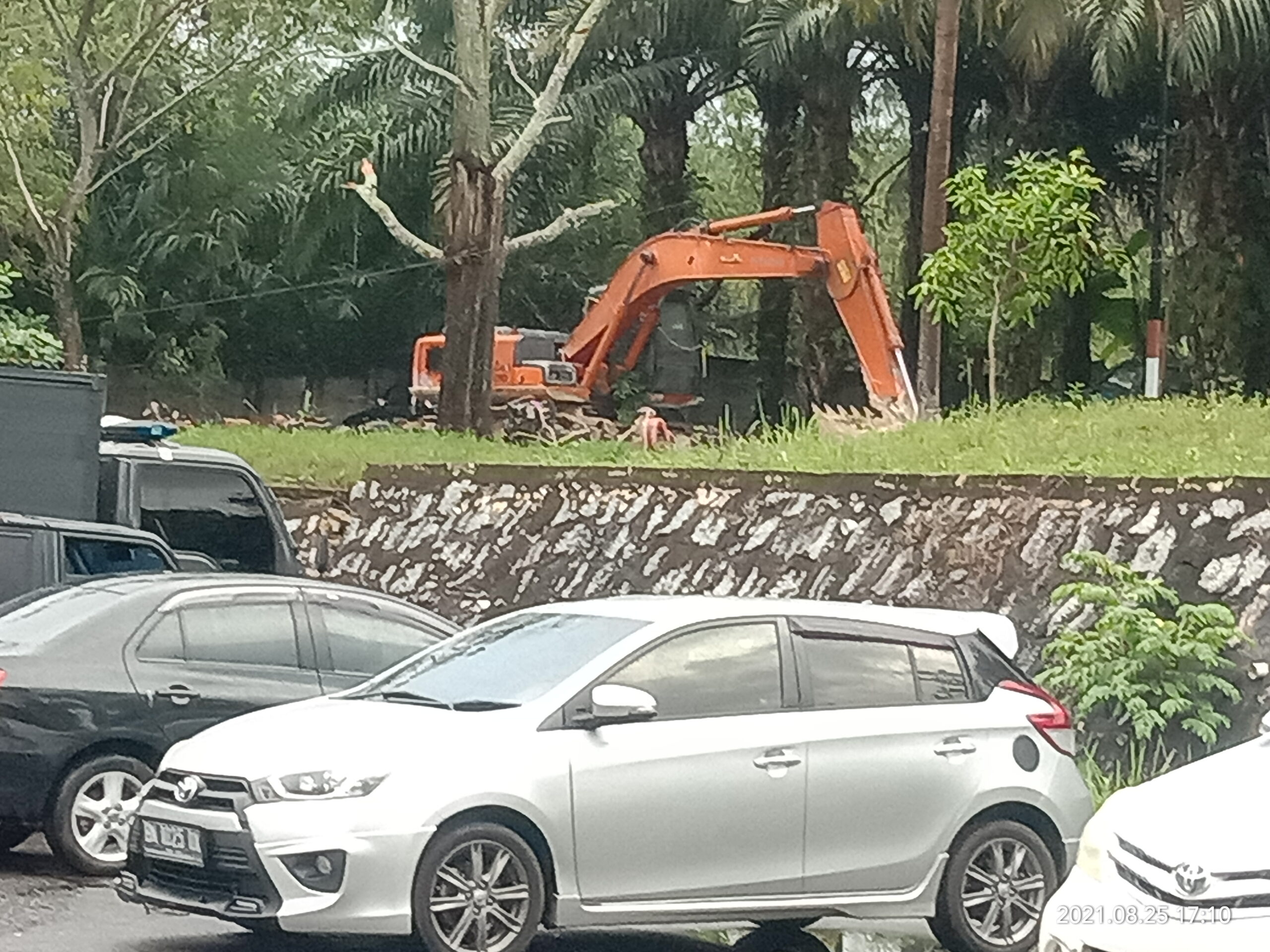 Hanya Amankan Satu Unit Excavator, AKP Ayu: Dua Lainnya Bukan Urusan Kita