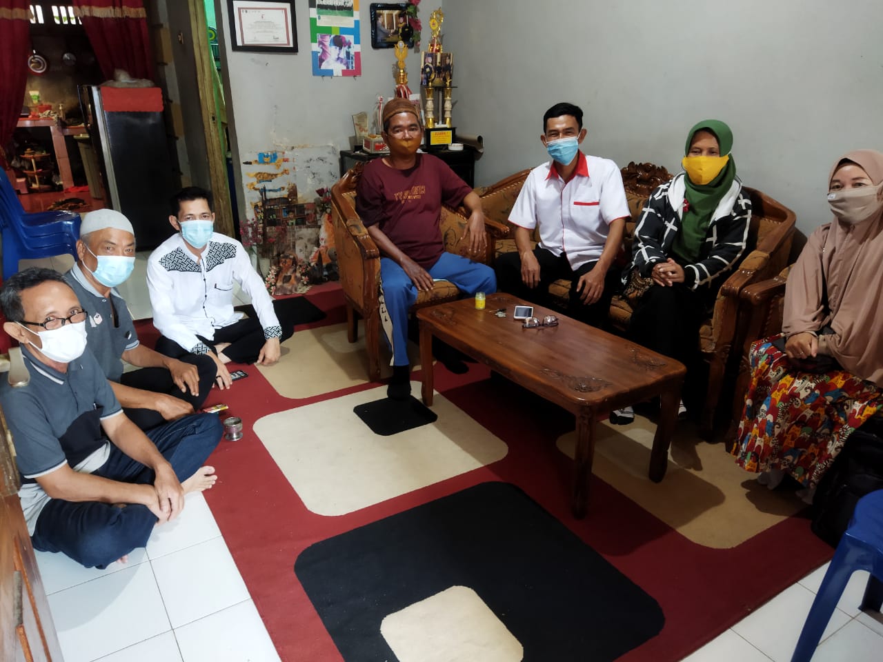 Idap Stroke, FKRT Bangka Santuni Mantan RT 8 Taman Pesona