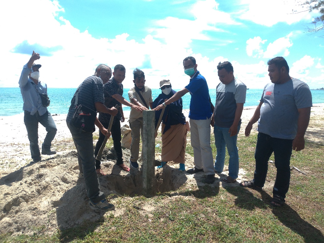 Banyak Warga Belum Jelas, Kelurahan Matras dan Sinjel Pasang Patok di Pinggir Pantai