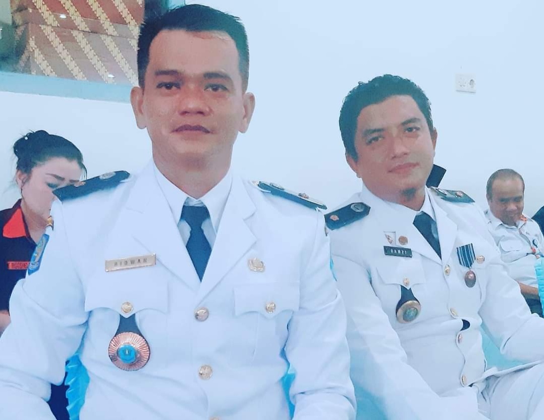 Dari Tangan Menempel Sisik Ikan, Hingga Kursi Jabatan