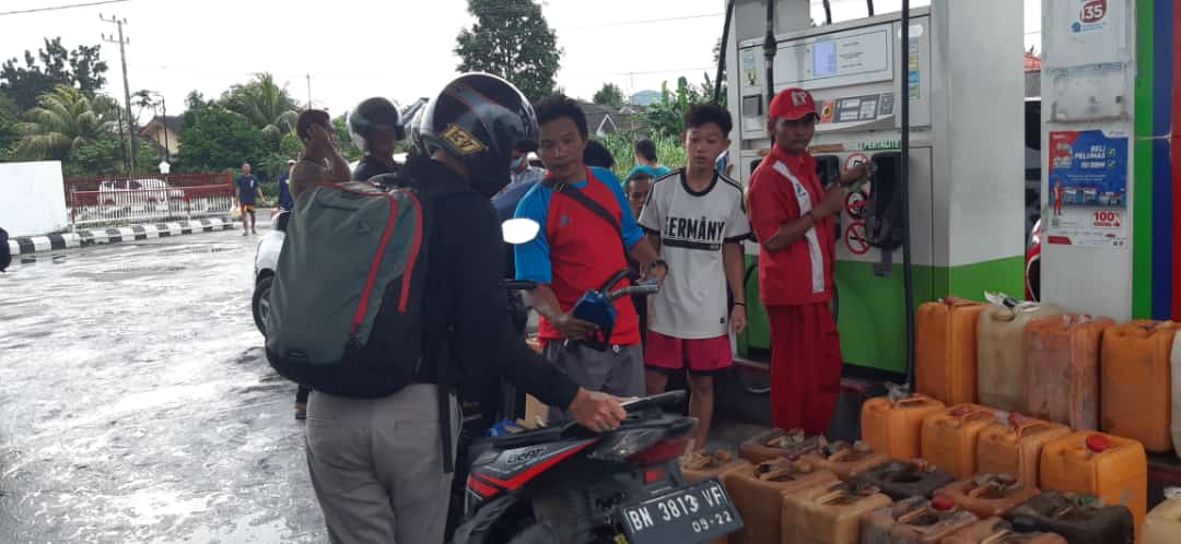SPBU Layani Pengerit Jerigen, Warga Kesulitan Dapat BBM