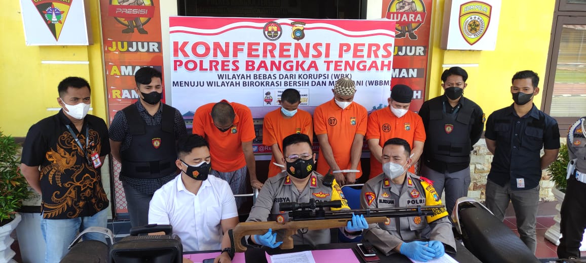 Datuk dan Beken Sempat Bagi Hasil di Kuburan Cina