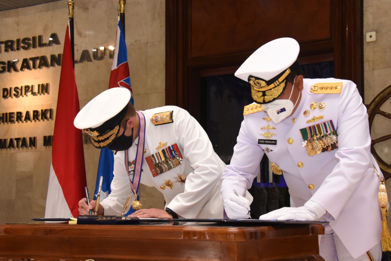 Kasal Australia dapat Bintang Jalasena Utama di Indonesia