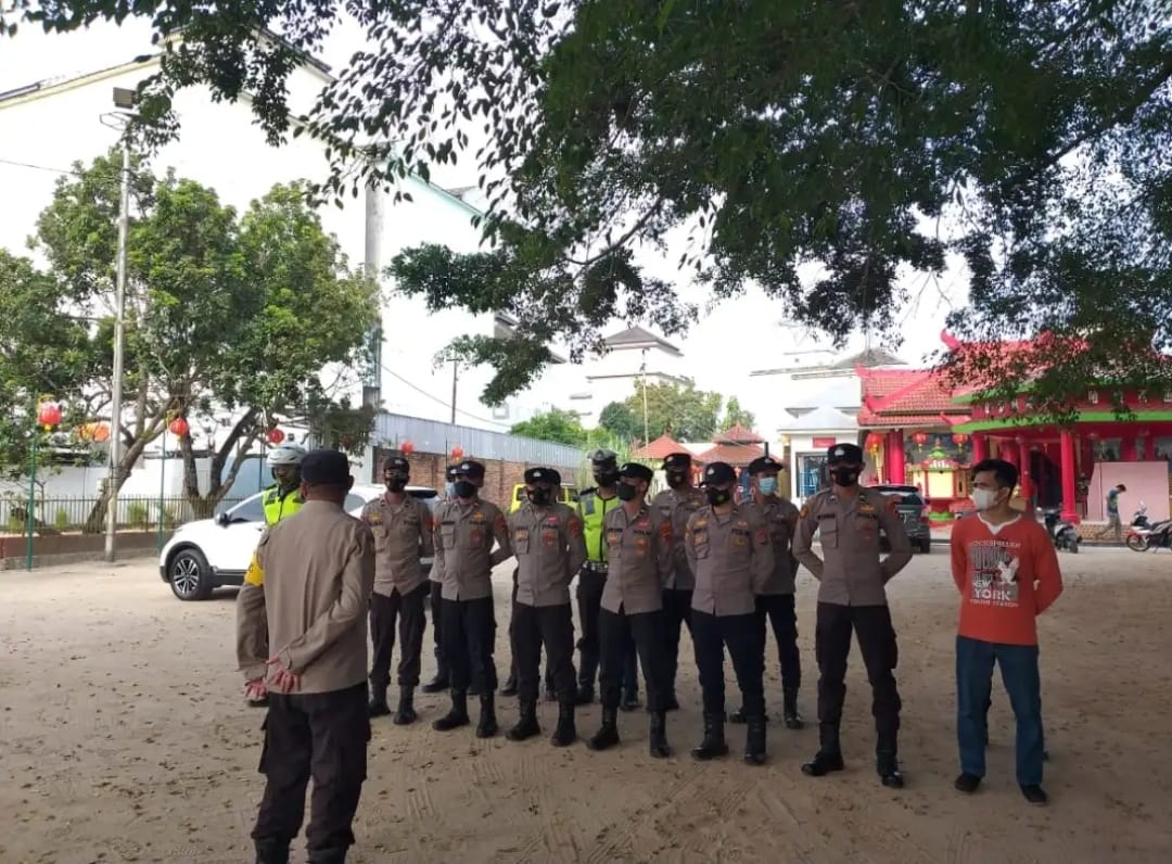 Jelang Imlek, TNI dan Polres Bateng Bersiaga di Klenteng