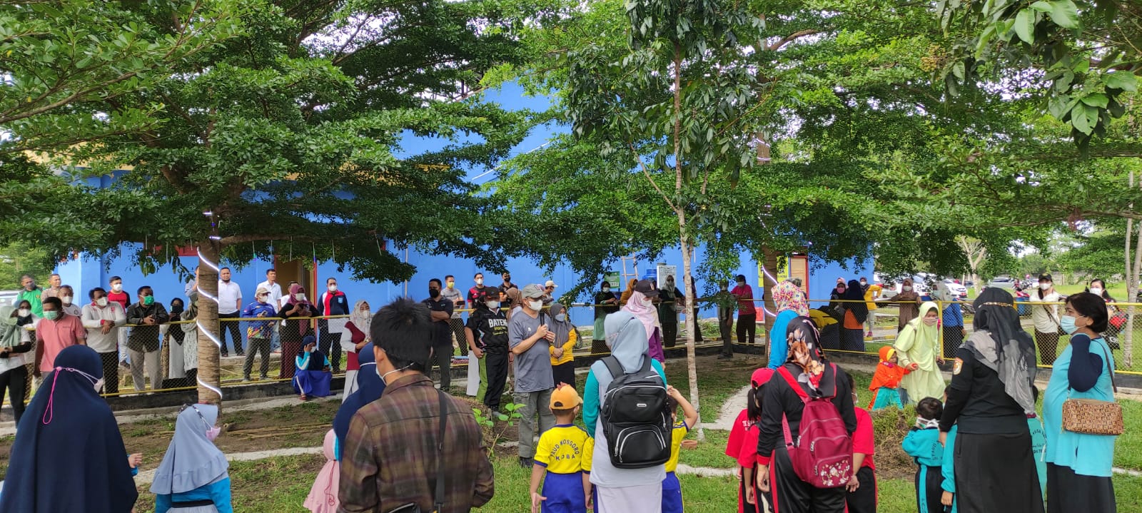 Algafry Lepaskan Kelinci di Alun-alun Koba