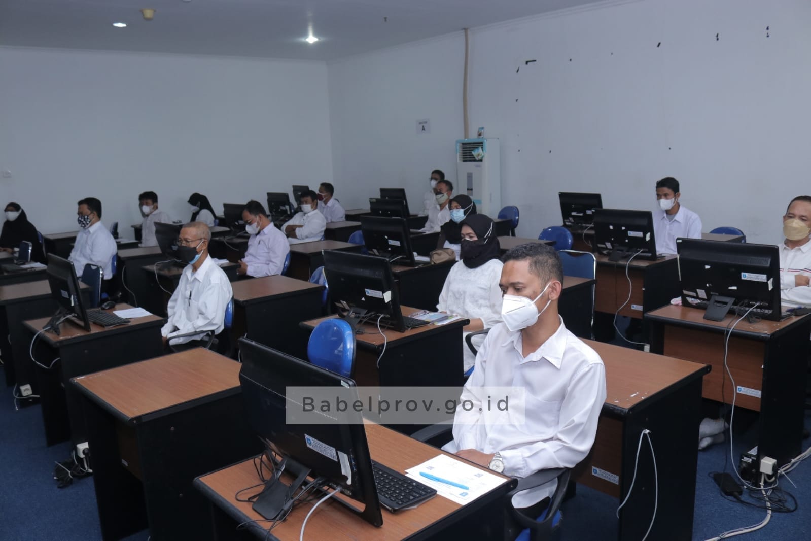 Menggunakan CAT Primadona, Calon Anggota KI Babel Jalani Tes Potensi