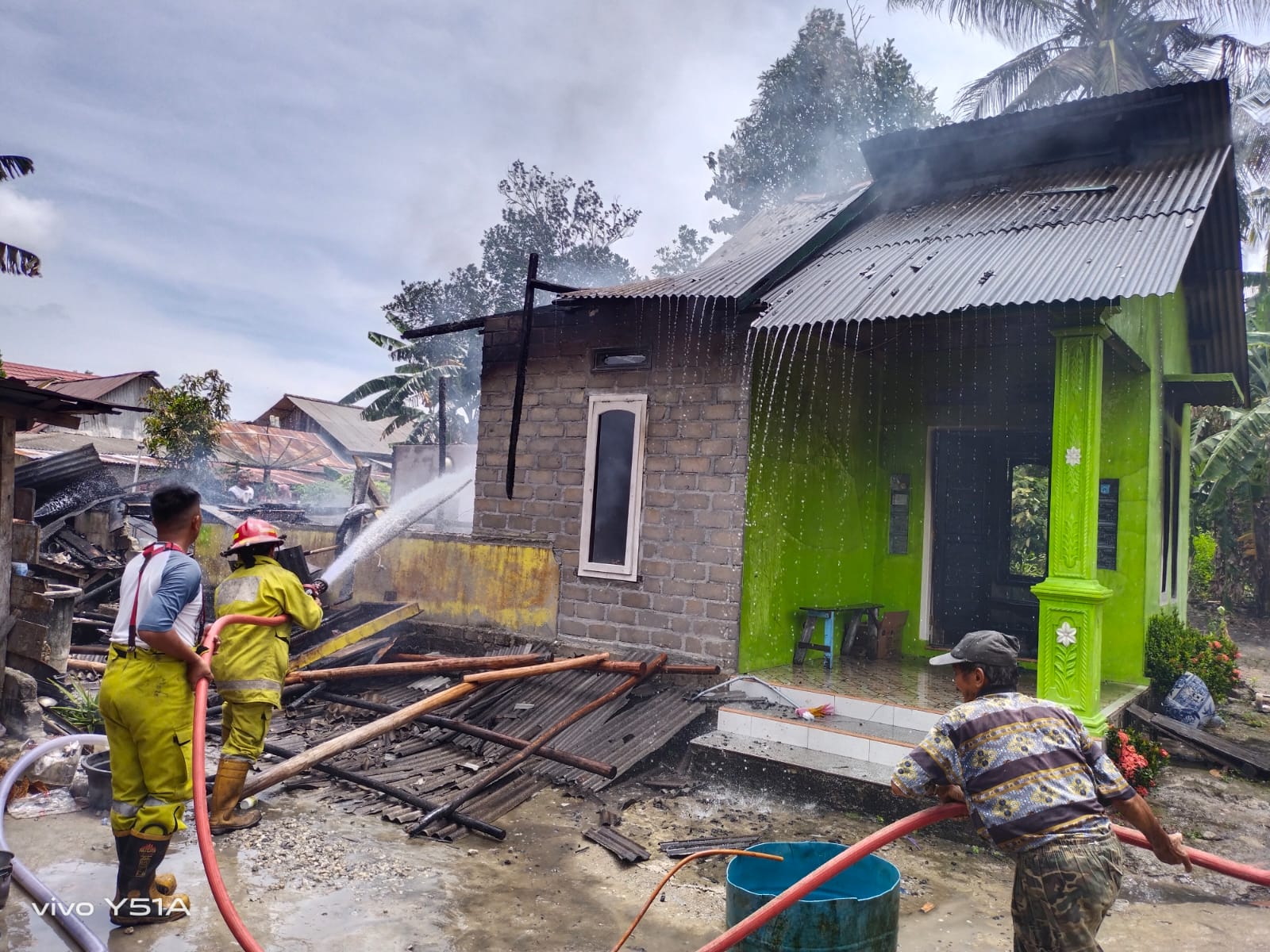 Sedang Asik Nyuci, Rumah RT di Desa Lubuk Pabrik Hangus Terbakar