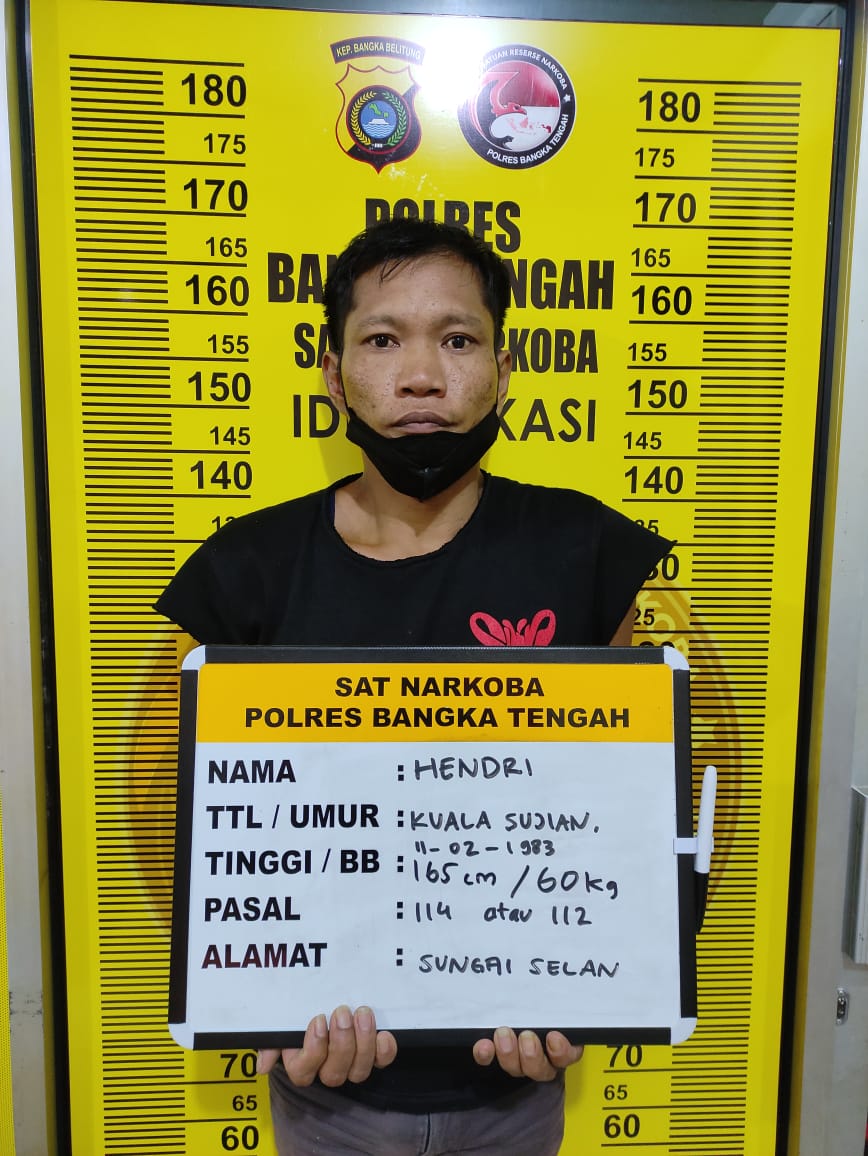 Rojer Ditangkap Saat Sedang Santai di Toko Kelontong