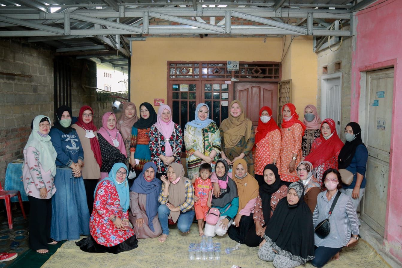 Monica Haprinda Bina PKK RT RW di Kelurahan Pintu Air