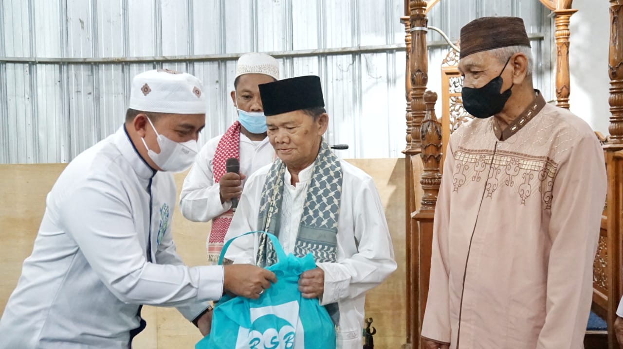Hari Pertama Safari Ramadan, Molen Salurkan Rp 100 Juta ke Mesjid Al-Khosiyun