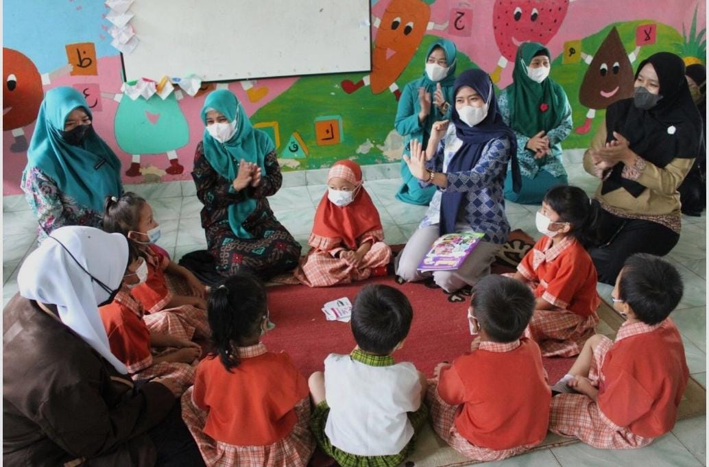 Kunjungi TK Pembina Negeri 1, Eva Berikan Semangat ke Guru