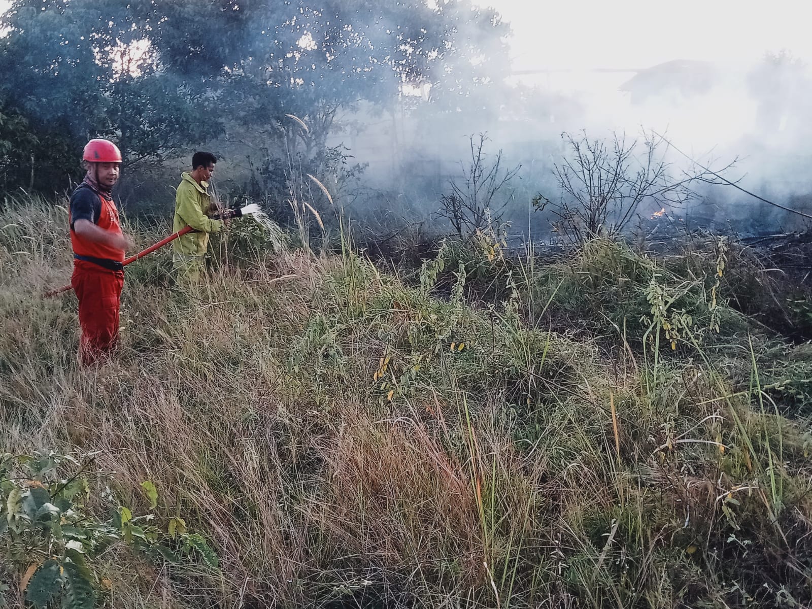 Selang Tiga Jam, Dua Titik Lahan Kosong Terbakar