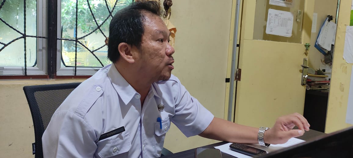 Masyarakat Bangka Tengah Masih Buang Sampah di Kebun dan Kolong