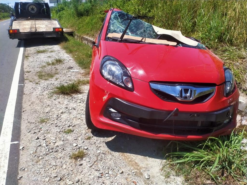 Belok Mendadak, Brio Hantam Panther di Kurau