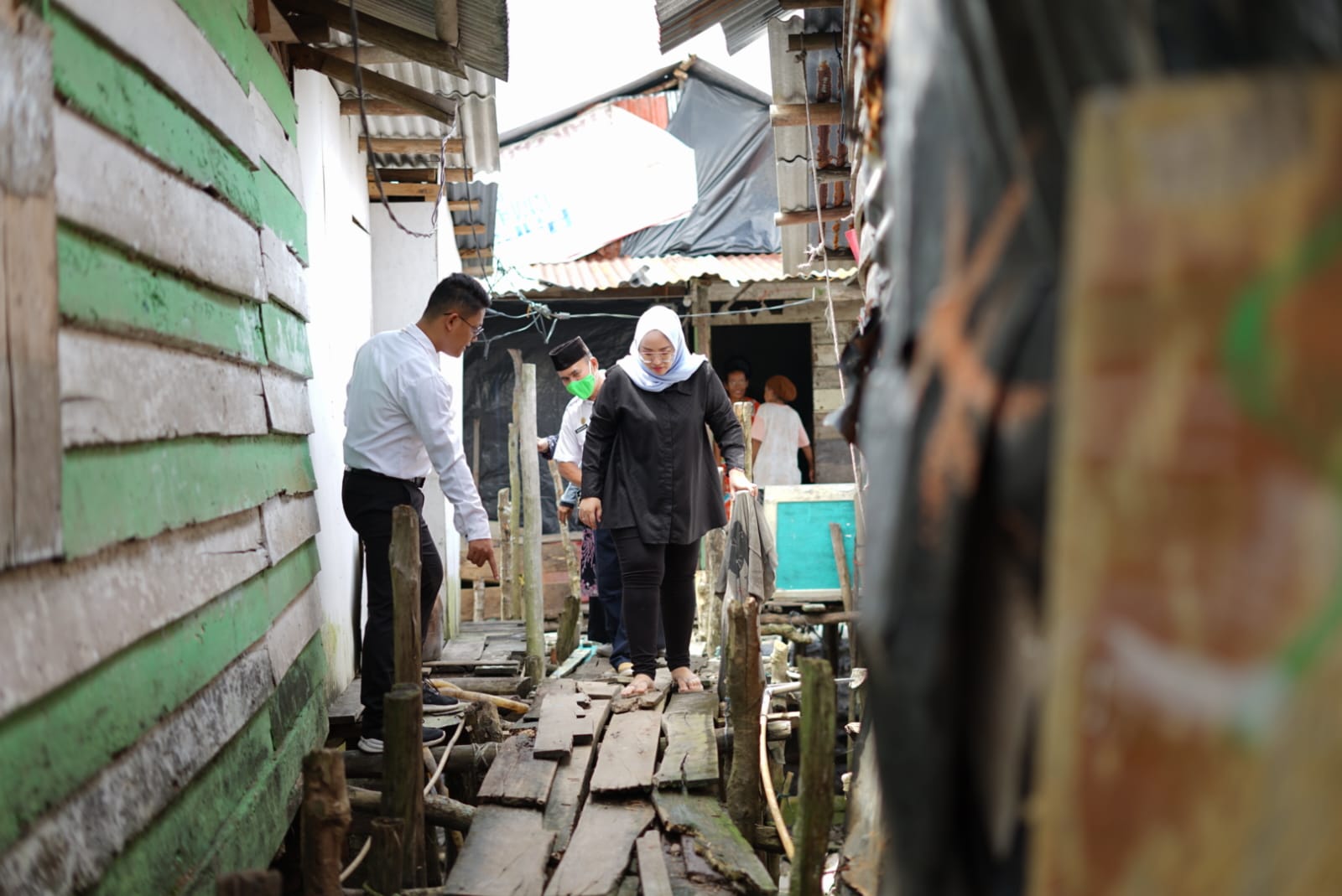 Monica Turun Langsung Distribusikan Paket Sembako Keempat Kecamatan