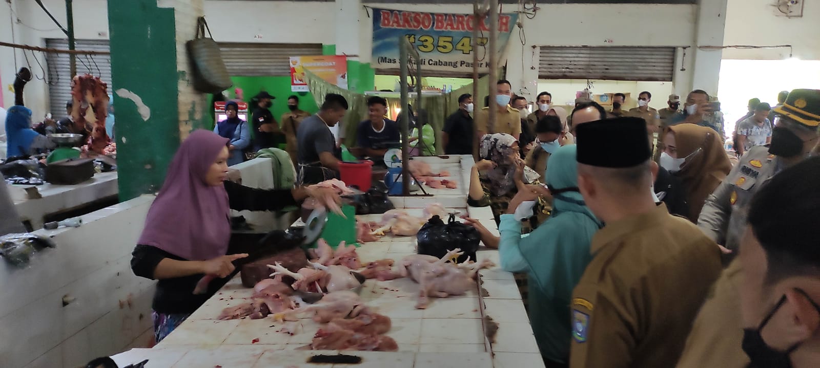 Ibu-ibu Ngamuk Harga Ayam Langsung Naik Setelah Bupati Pulang Sidak