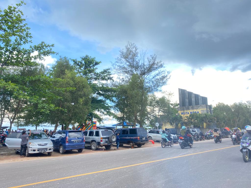 Destinasi Wisata Koba Ramai Disingahi Wisatawan, Erna: Sehari Habis 50 hingga 100 Kelapa Muda