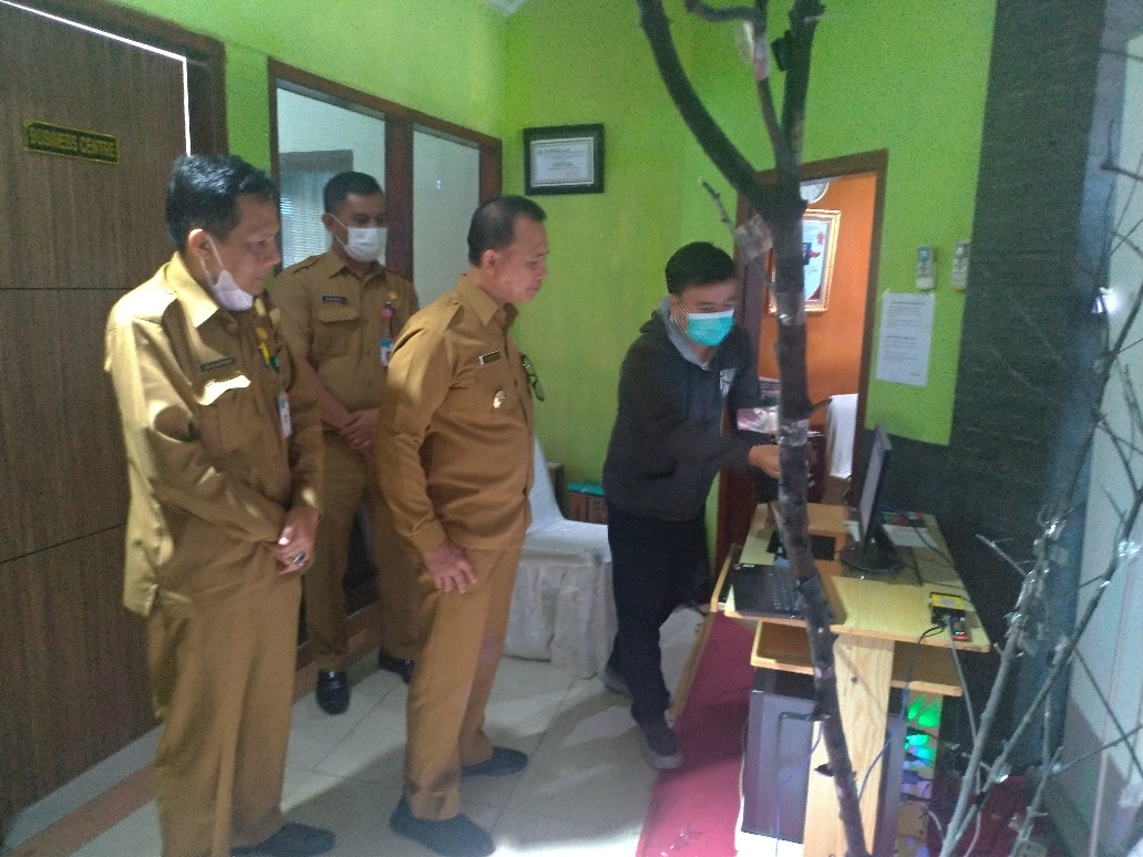 Tim OPAD Pasang 30 Taping Box