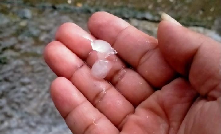 Heboh, Hujan Es Terjadi di Bangka Tengah