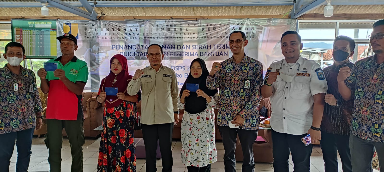 Bagikan 100 Unit Bantuan Stimulan Rumah, Johnny: Yang Dapat Hanya Bangka Tengah