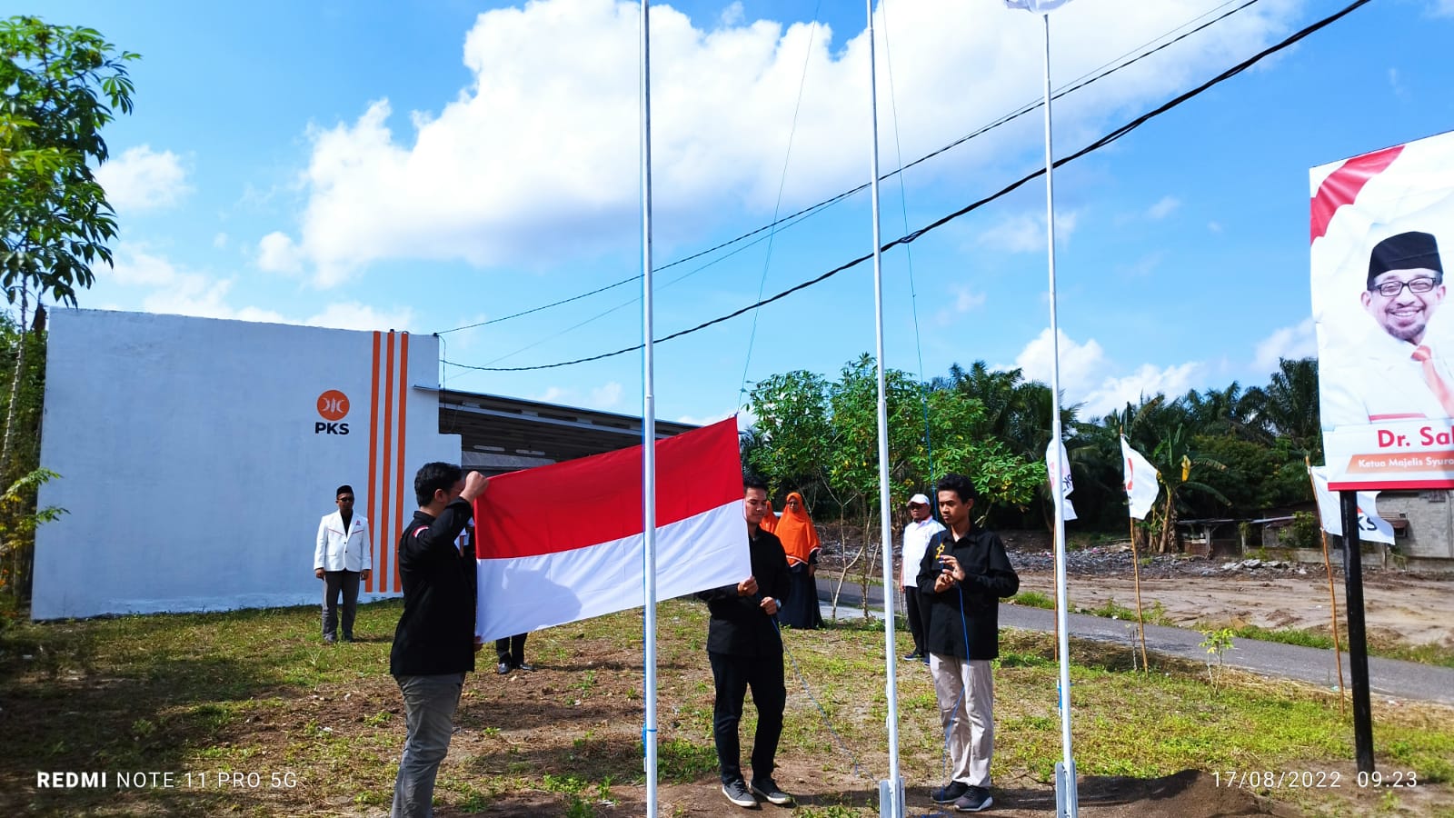 Kibarkan Bendera di Kantor DPD PKS Bangka Tengah, Firman: Bukan Hanya Seremoni