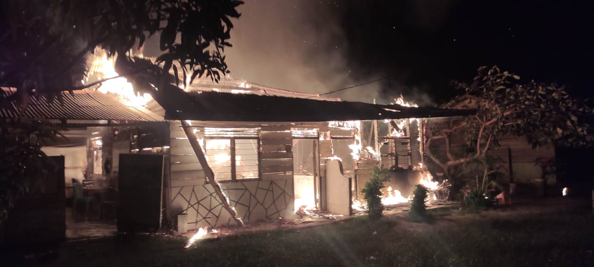 Rumah Penjaga Sekolah dan Guru Honorer di Koba Ludes Terbakar