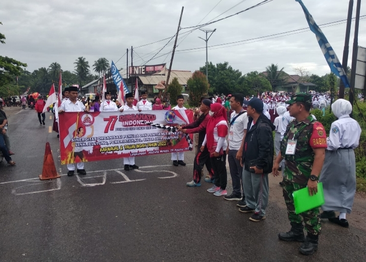 Masyarakat Antusias Saksikan Pawai dan Karnaval Kelurahan Sinarjaya Jelutung
