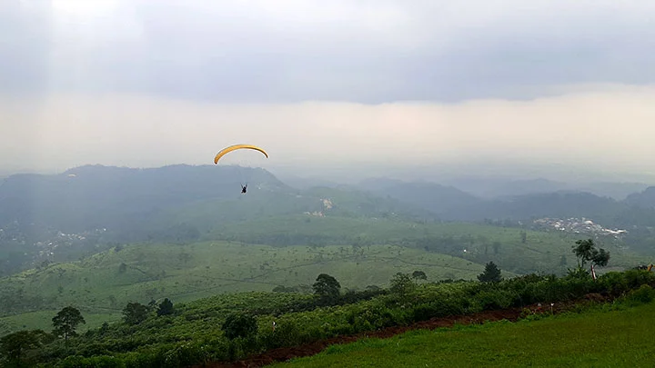 Destinasi Wisata Bukit Paralayang, Dengan Sensasi View Diatas Awan