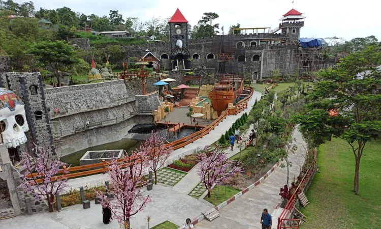 Megahnya The Lost World Castle, Objek Wisata Hits Mirip Benteng Takeshi di Sleman Jogja