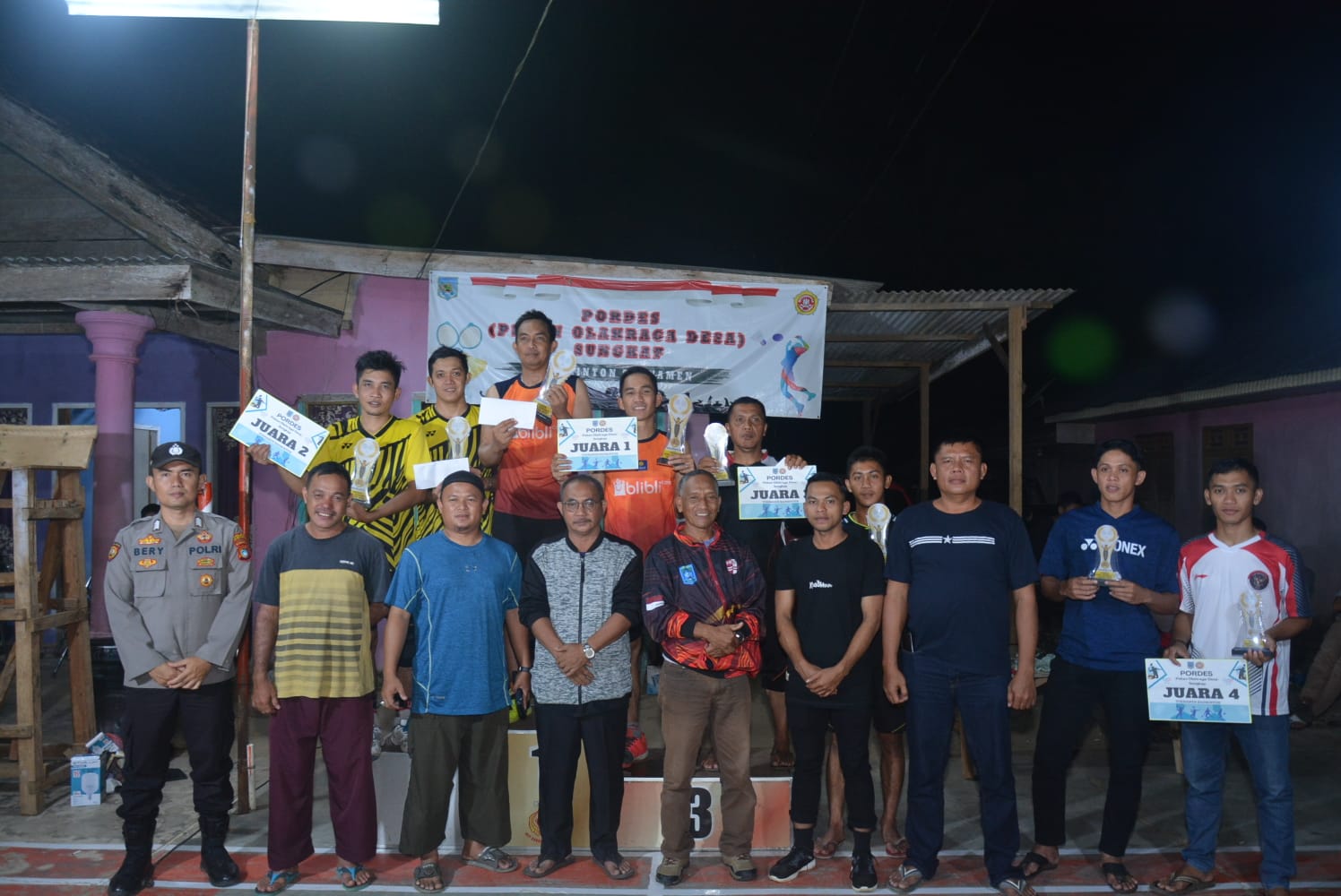 Polsek Simpang Katis Sabet Juara di Ajang Bulutangkis Cup Desa Sungkap