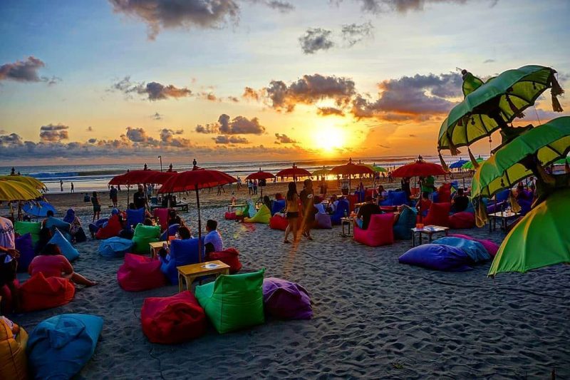 Menikmati Sunset Pantai Double Six Bali, Pantai Cantik Sangat Cocok Untuk Bersantai