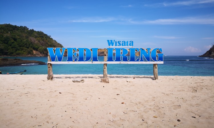 pantai wedi ireng